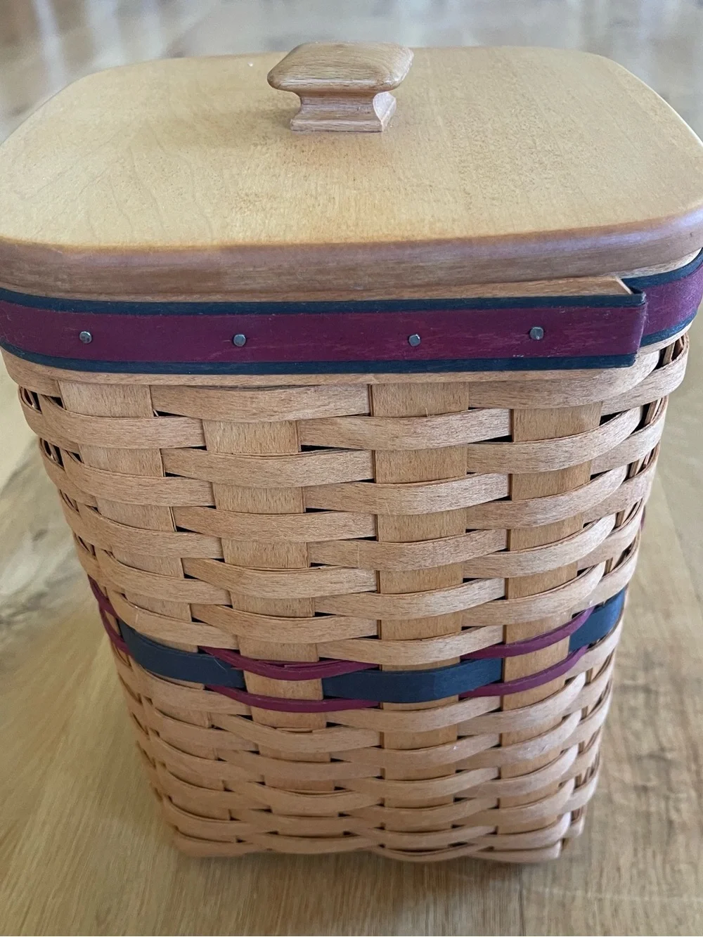 Vintage LONGABERGER signed basket with wooden lid. Made in USA!